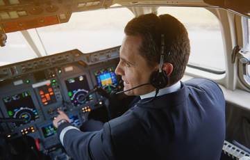 Pilot – zawód marzeń. Czy warto zostać licencjonowanym pilotem?